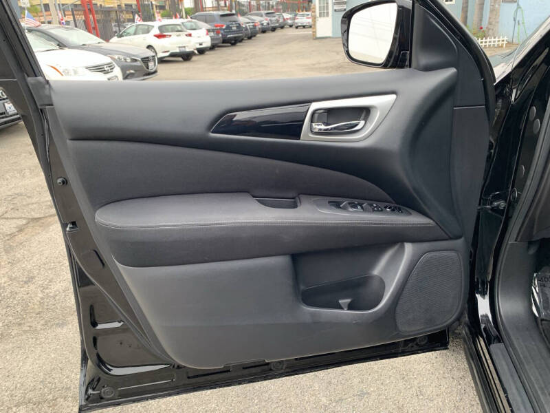 2017 Nissan Pathfinder SV