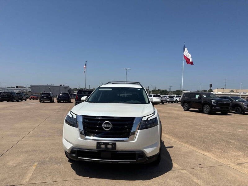 2024 Nissan Pathfinder SV