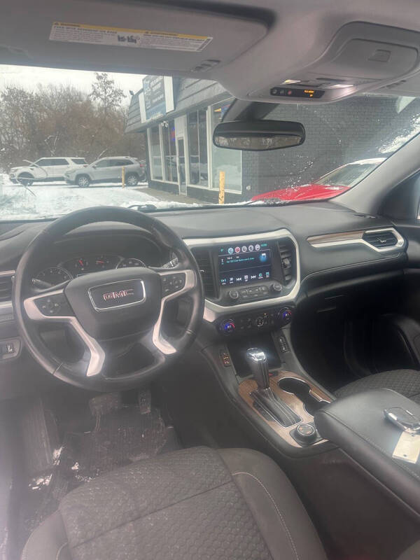 2017 GMC Acadia SLE-2