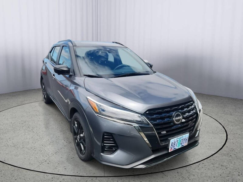 2022 Nissan Kicks SR