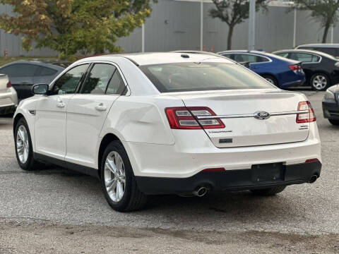 2017 Ford Taurus SEL