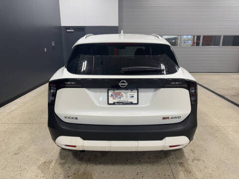 2025 Nissan Kicks SR