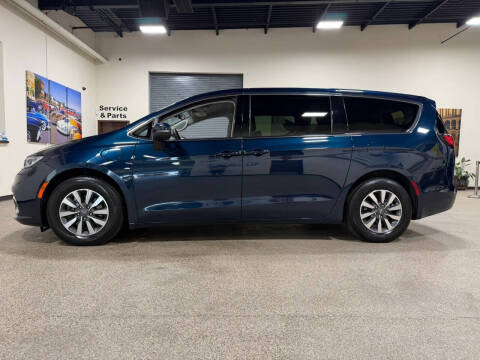 2023 Chrysler Pacifica Plug-In Hybrid Touring L
