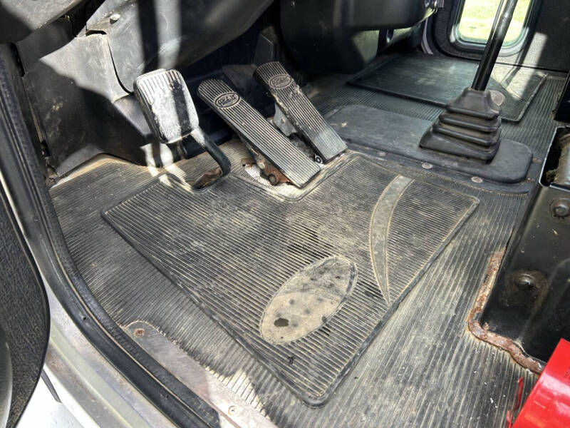 2006 Peterbilt 335 Mechanic's Truck