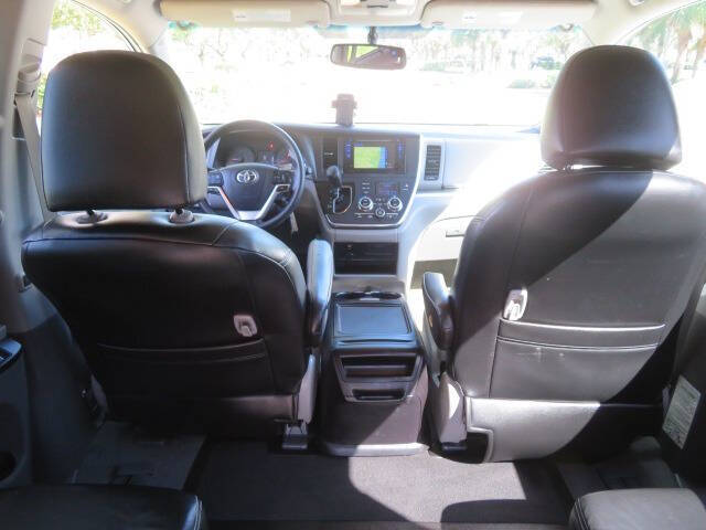 2016 Toyota Sienna LE Mobility 7-Passenger