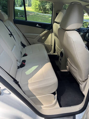 2011 Volkswagen Tiguan SE