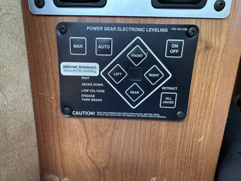 2008 Winnebago Journey