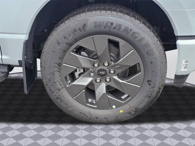 2025 Ford F-150 Lightning Flash