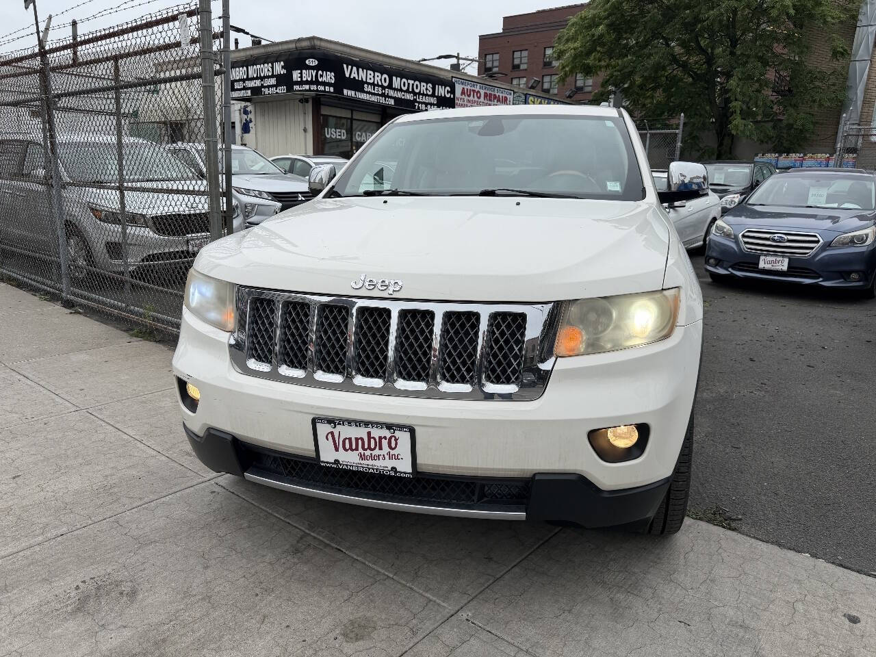 White 2011 Jeep Grand Cherokee Overland 4x4 Overland 4dr SUV 1