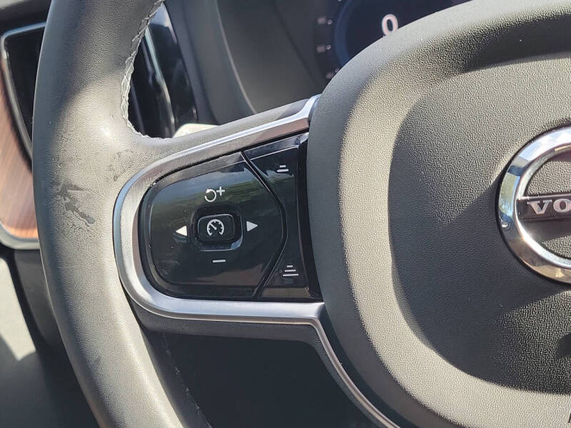 2023 Volvo XC60 B5 Plus Dark Theme