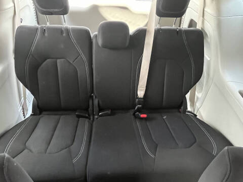 2024 Chrysler Voyager LX