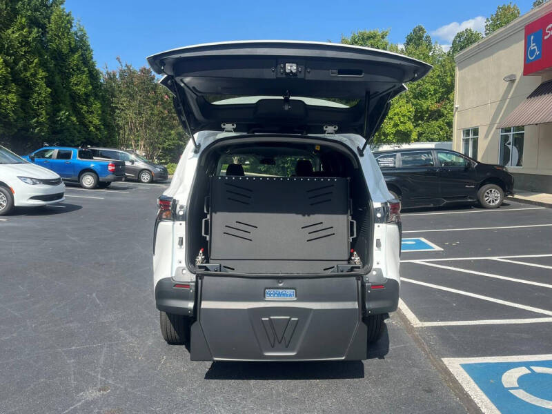 2025 Toyota Sienna LE 8-Passenger
