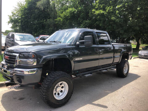 2005 GMC Sierra 2500HD for sale at CPM Motors Inc in Elgin IL