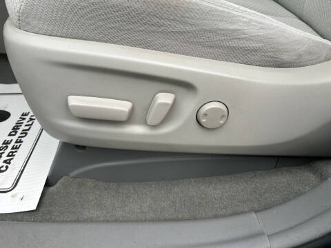 2012 Toyota Sienna LE 7-Passenger Auto Access Seat