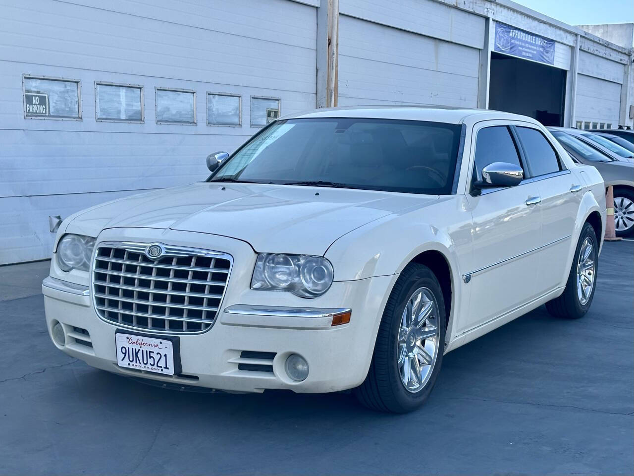 White 2006 Chrysler 300 C C 4dr Sedan 1