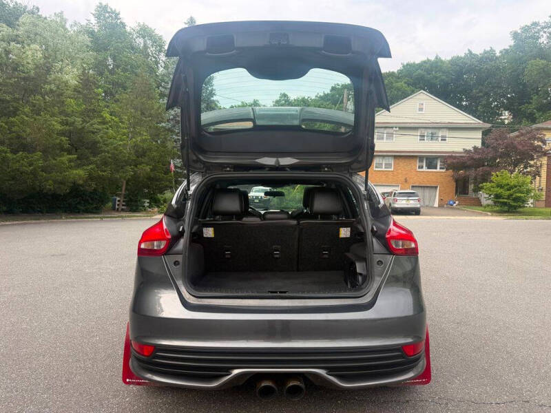 2017 Ford Focus ST