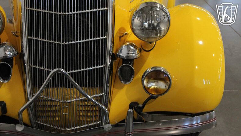 1935 Ford Deluxe