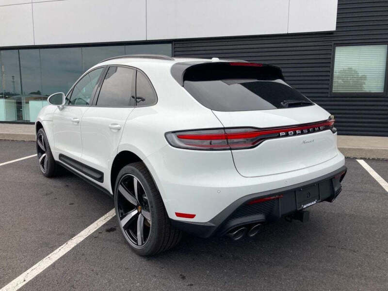 2025 Porsche Macan