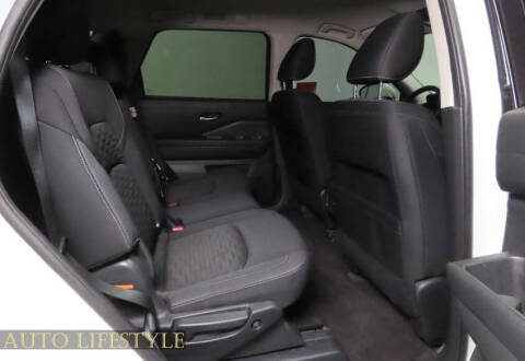 2022 Nissan Pathfinder SV