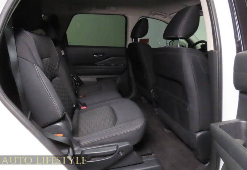 2022 Nissan Pathfinder SV