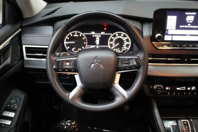 2023 Mitsubishi Outlander SE