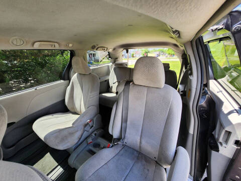 2014 Toyota Sienna LE 8-Passenger