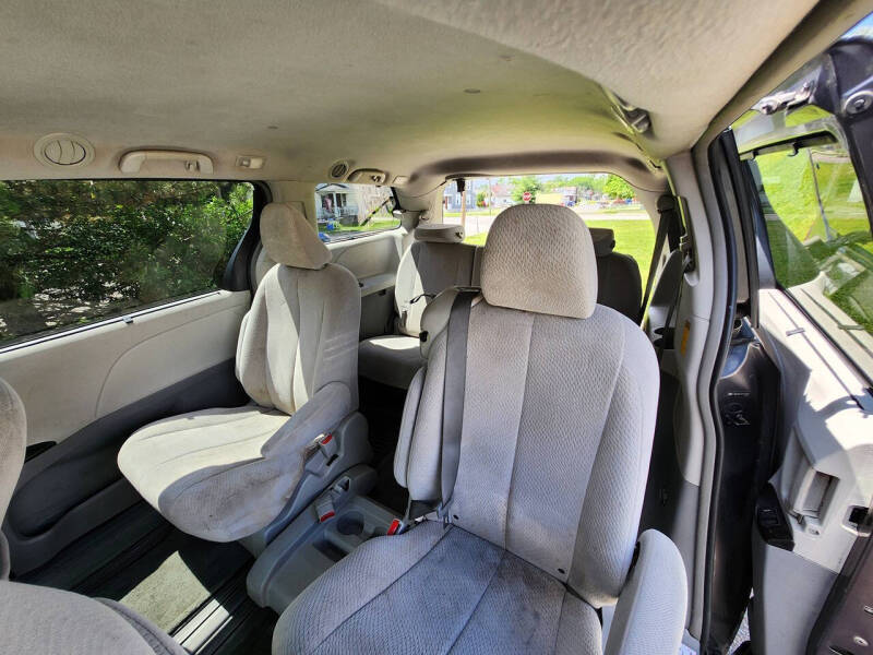 2014 Toyota Sienna LE 8-Passenger