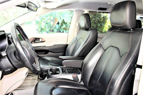 2017 Chrysler Pacifica Touring-L