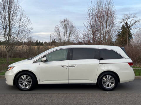 2014 Honda Odyssey for sale at CLEAR CHOICE AUTOMOTIVE in Milwaukie OR