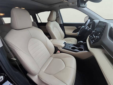 2022 Toyota Highlander Hybrid XLE