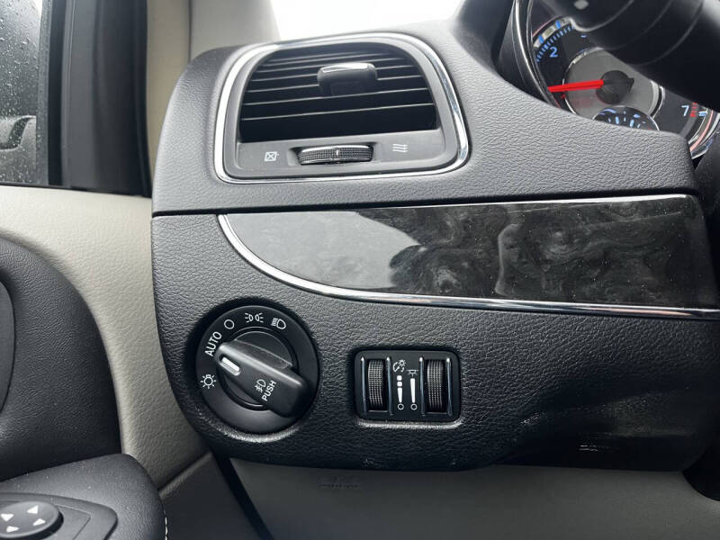 2014 Chrysler Town and Country Touring