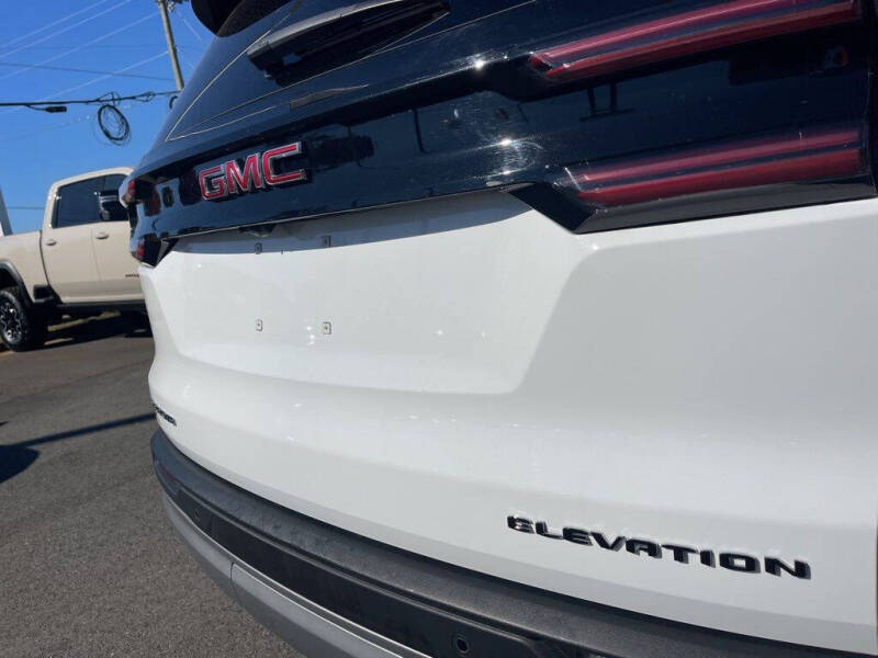 2025 GMC Acadia Elevation