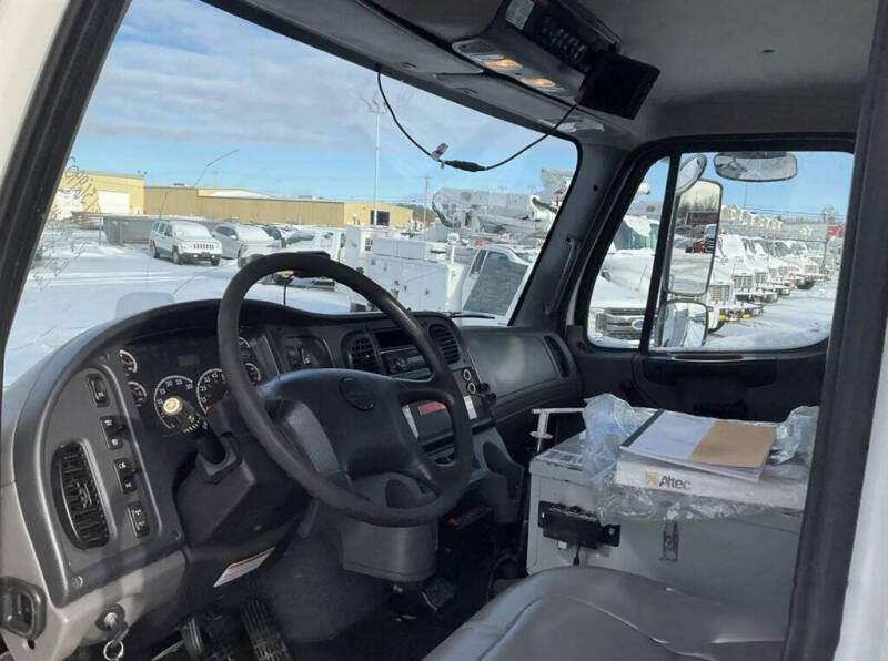 2015 Freightliner M2 106