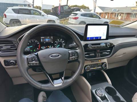 2022 Ford Escape SEL