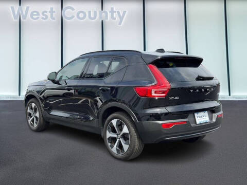 2025 Volvo XC40 B5 Plus Dark Theme