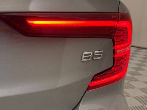 2024 Volvo S60 B5 Core Dark Theme