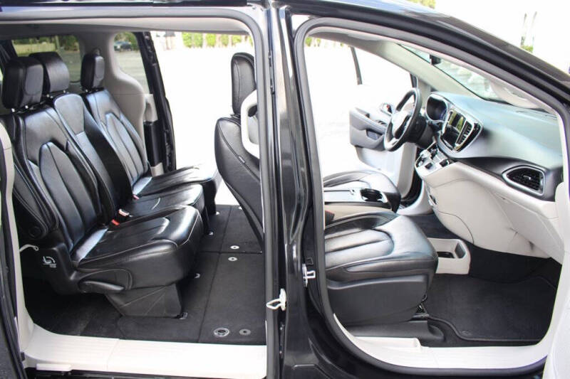 2022 Chrysler Pacifica Touring L