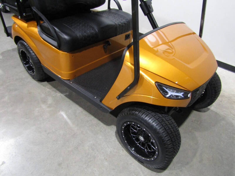 2020 E-Z-GO Storm Gas golf cart