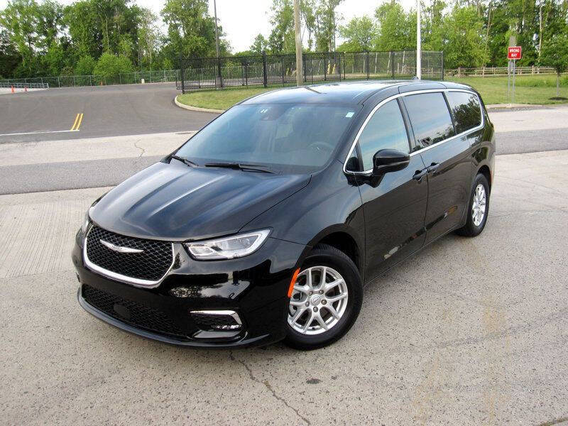 2025 Chrysler Pacifica Select