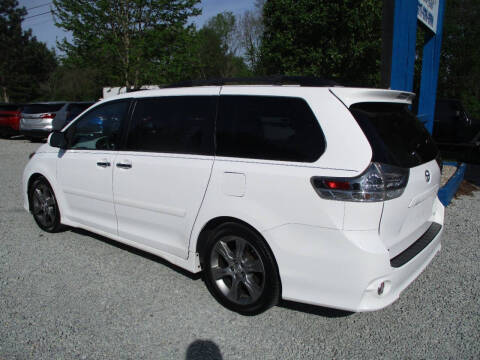 2013 Toyota Sienna SE 8-Passenger