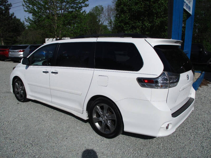 2013 Toyota Sienna SE 8-Passenger