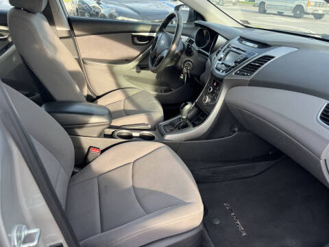 2015 Hyundai Elantra SE