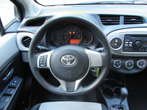 2012 Toyota Yaris 5-Door LE