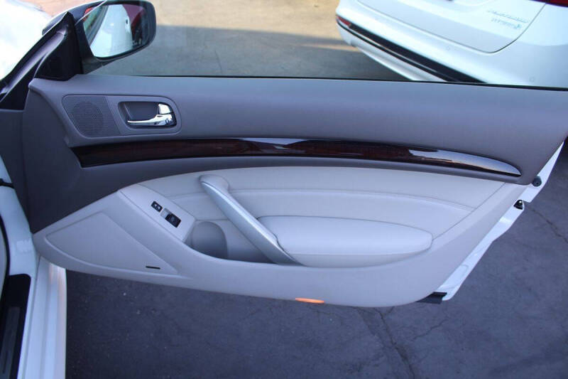 2011 Infiniti G37 Coupe Journey