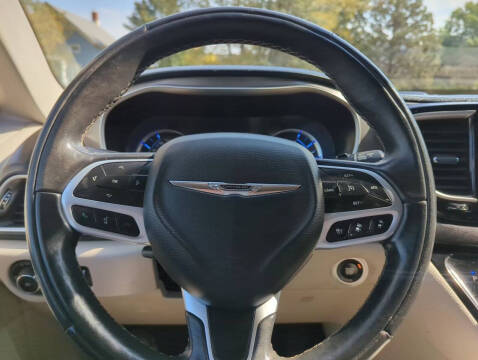 2022 Chrysler Pacifica Hybrid Touring L