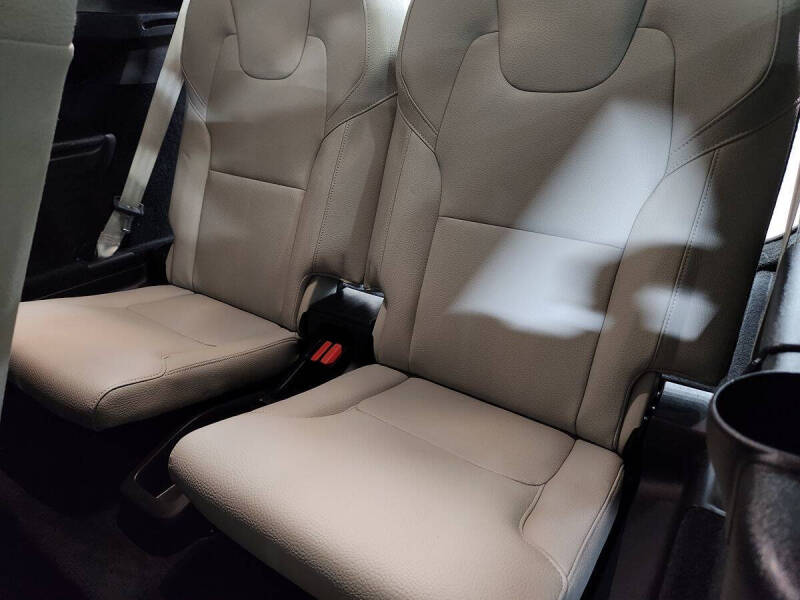 2021 Volvo XC90 T5 Momentum