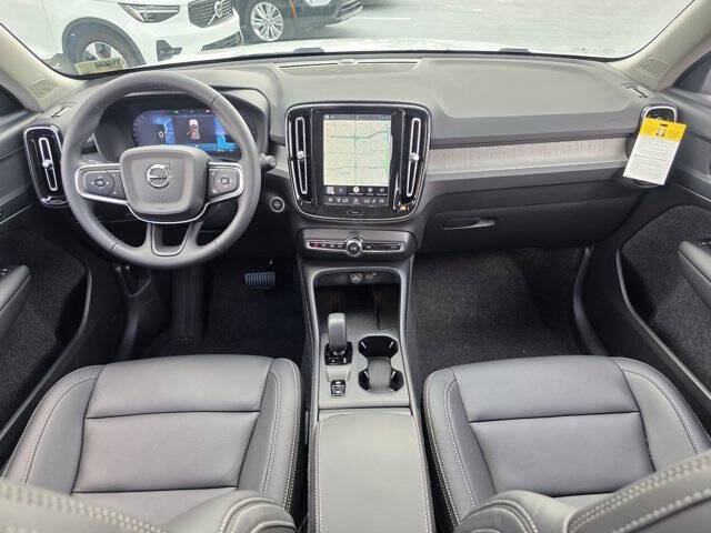 2026 Volvo XC40 B4 Core
