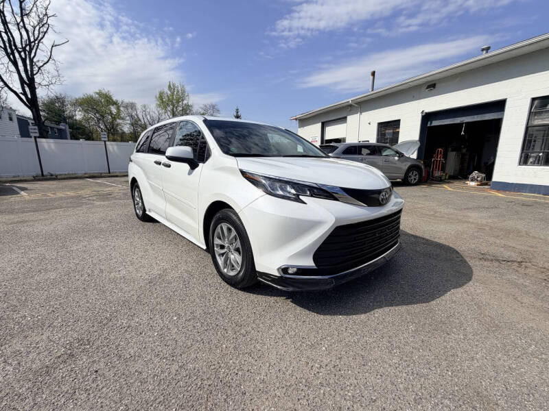 2022 Toyota Sienna XLE 7-Passenger