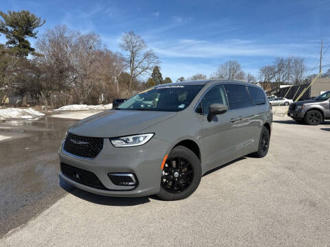 2023 Chrysler Pacifica for sale at RELIABLE AUTOMOBILE SALES, INC in Sturgeon Bay WI
