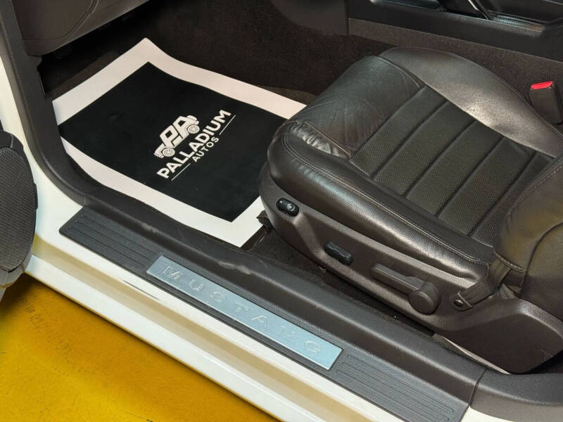 2005 Ford Mustang GT Deluxe